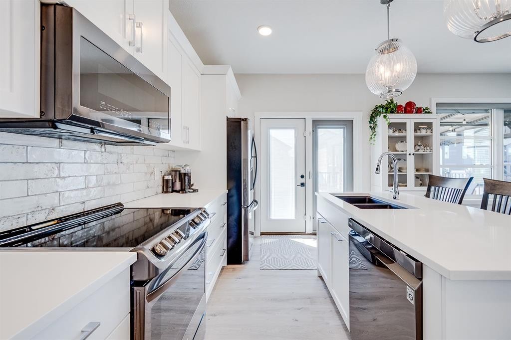 









61


Murphy

Close,
Blackfalds,




AB
T4M0H5

