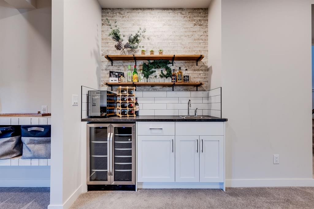 









61


Murphy

Close,
Blackfalds,




AB
T4M0H5

