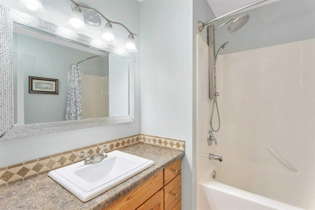 









46


Lexington

Close,
Lacombe,




AB
T4L2J3


