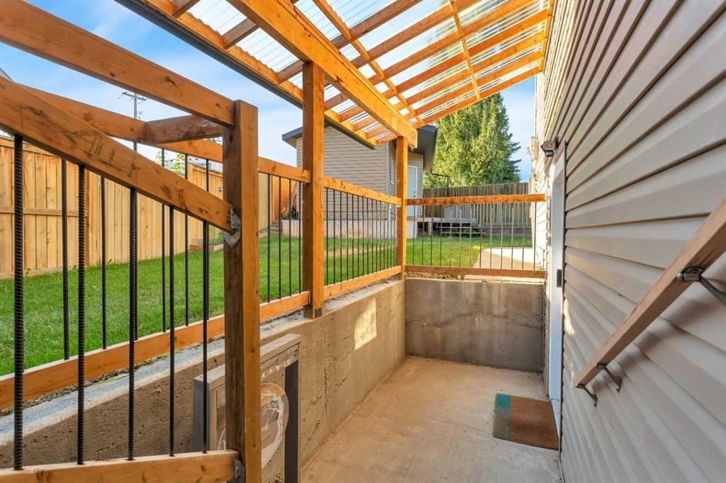 









46


Lexington

Close,
Lacombe,




AB
T4L2J3

