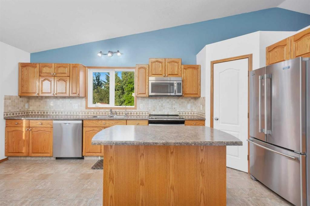 









46


Lexington

Close,
Lacombe,




AB
T4L2J3

