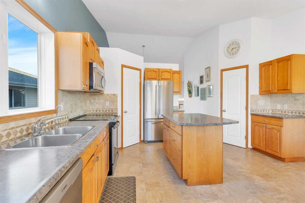 









46


Lexington

Close,
Lacombe,




AB
T4L2J3

