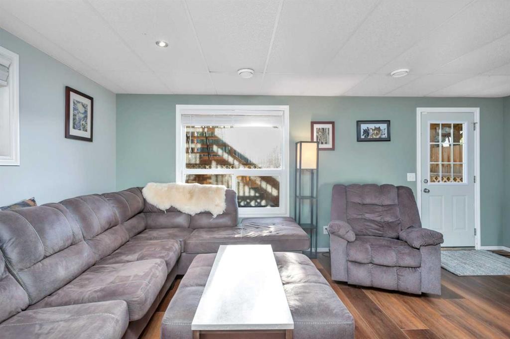 









76


Arthur

Close,
Red Deer,




AB
T4R 3M5


