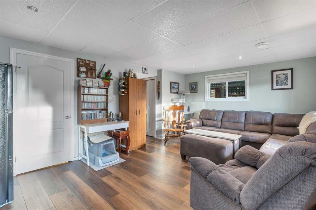 









76


Arthur

Close,
Red Deer,




AB
T4R 3M5

