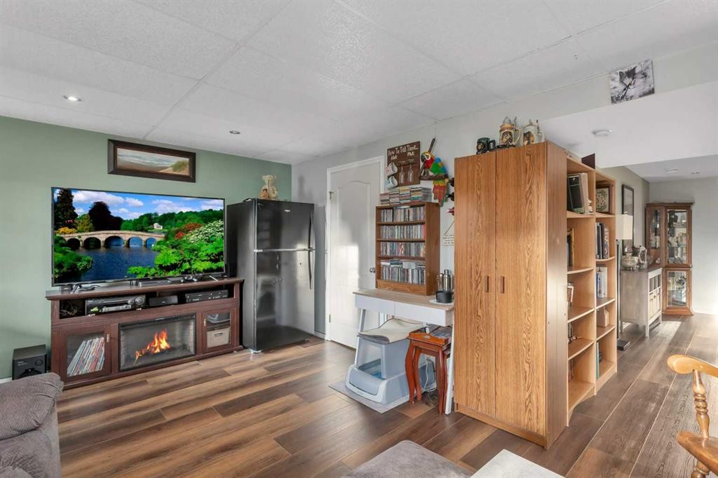 









76


Arthur

Close,
Red Deer,




AB
T4R 3M5

