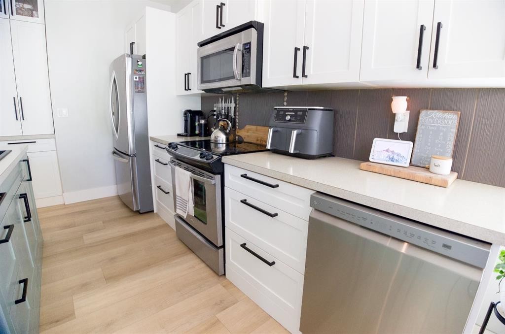 









7102


Cobb

Street,
Lacombe,




AB
T4L 1Z3

