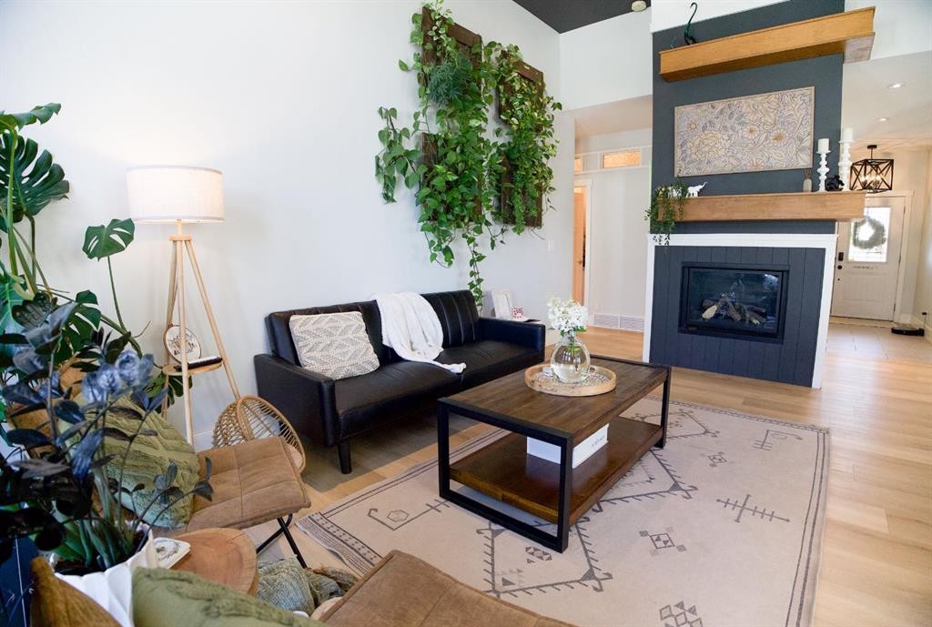 









7102


Cobb

Street,
Lacombe,




AB
T4L 1Z3

