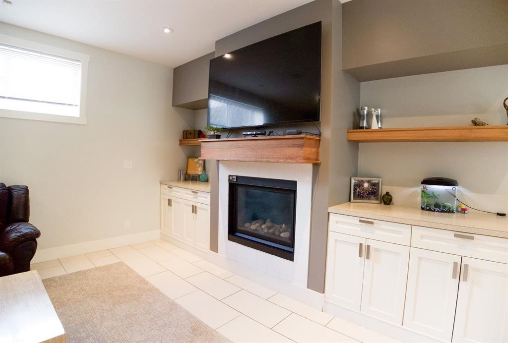 









7102


Cobb

Street,
Lacombe,




AB
T4L 1Z3

