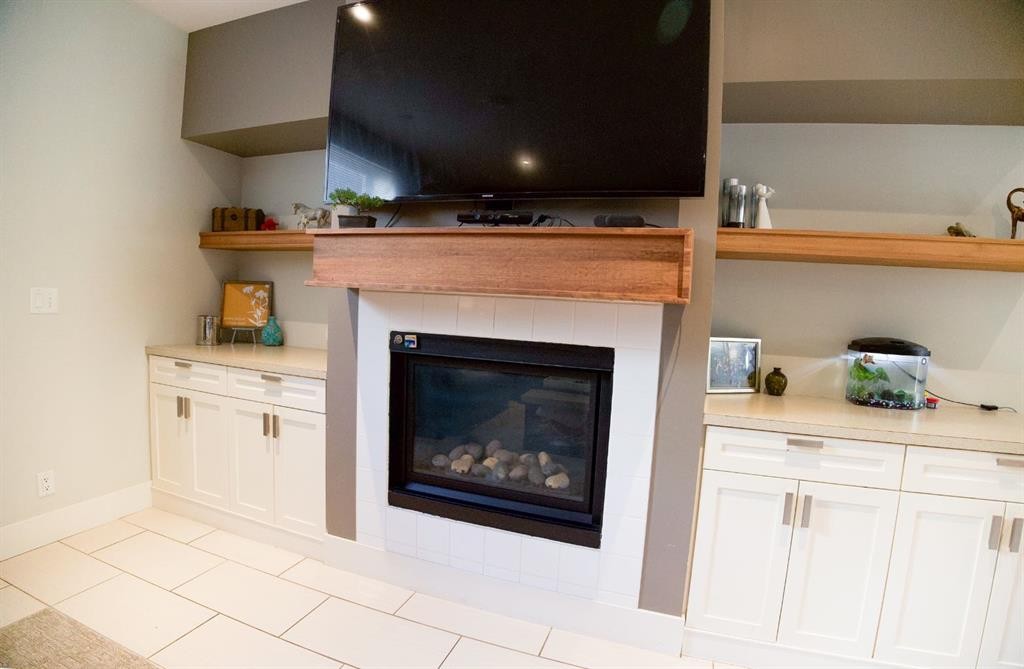 









7102


Cobb

Street,
Lacombe,




AB
T4L 1Z3

