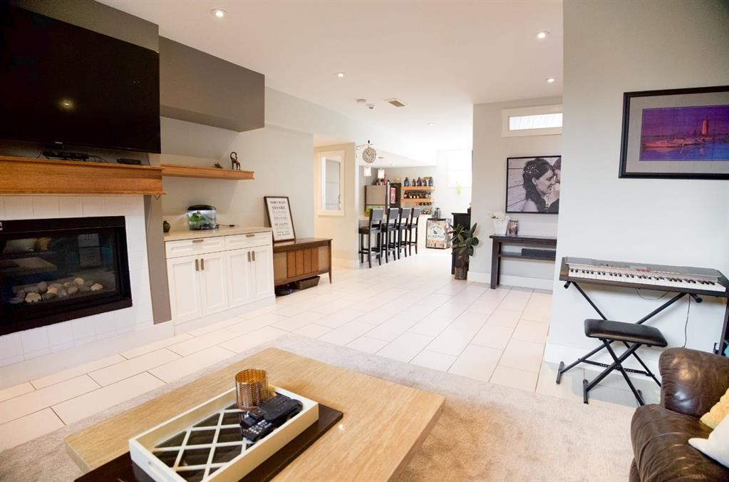 









7102


Cobb

Street,
Lacombe,




AB
T4L 1Z3

