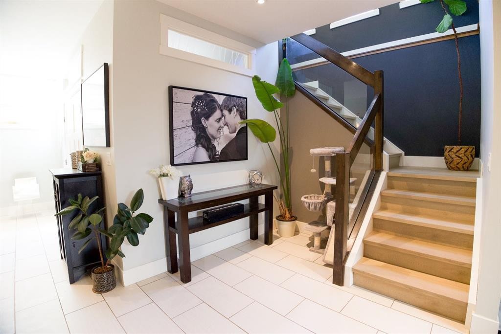 









7102


Cobb

Street,
Lacombe,




AB
T4L 1Z3

