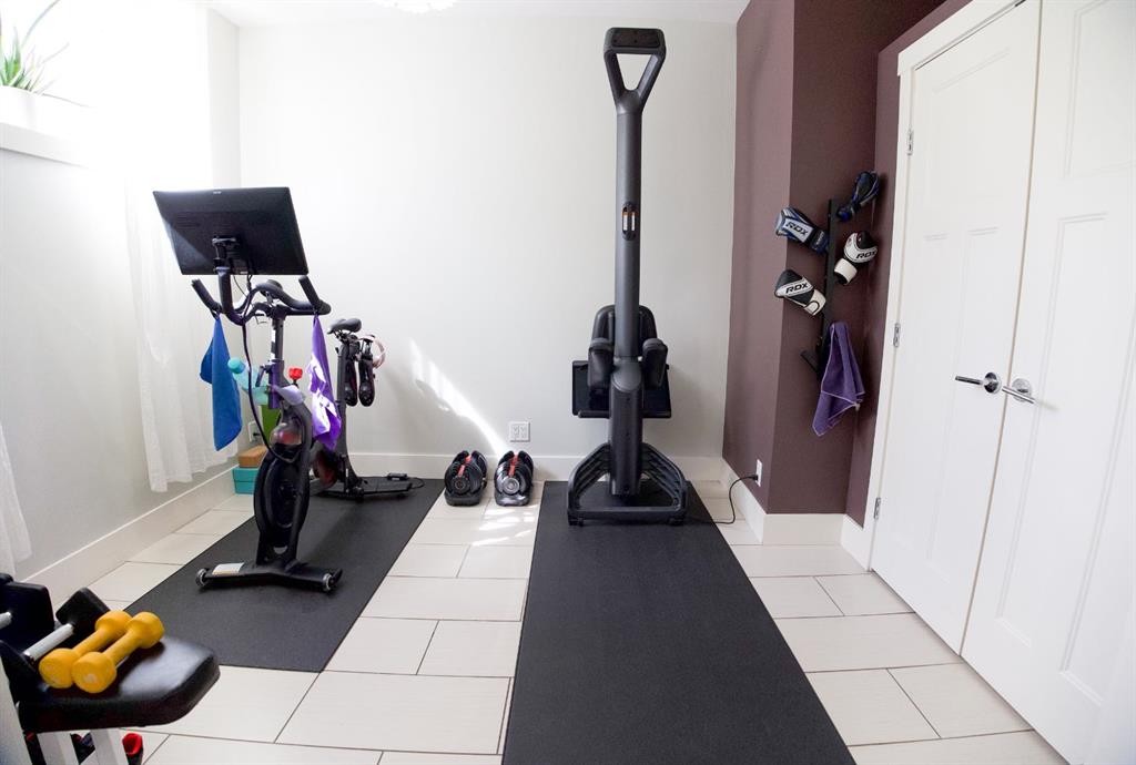 









7102


Cobb

Street,
Lacombe,




AB
T4L 1Z3

