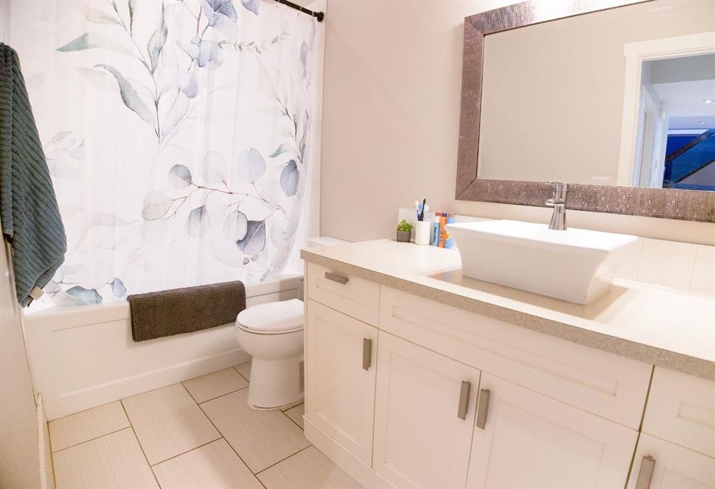 









7102


Cobb

Street,
Lacombe,




AB
T4L 1Z3


