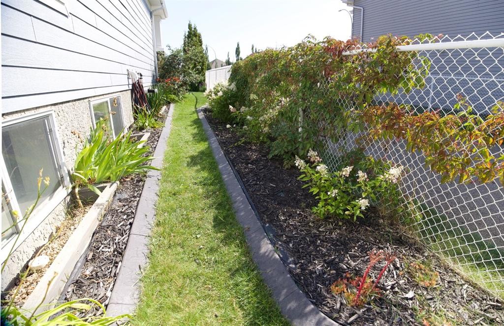 









7102


Cobb

Street,
Lacombe,




AB
T4L 1Z3

