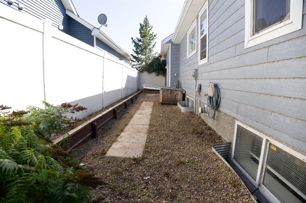 









7102


Cobb

Street,
Lacombe,




AB
T4L 1Z3

