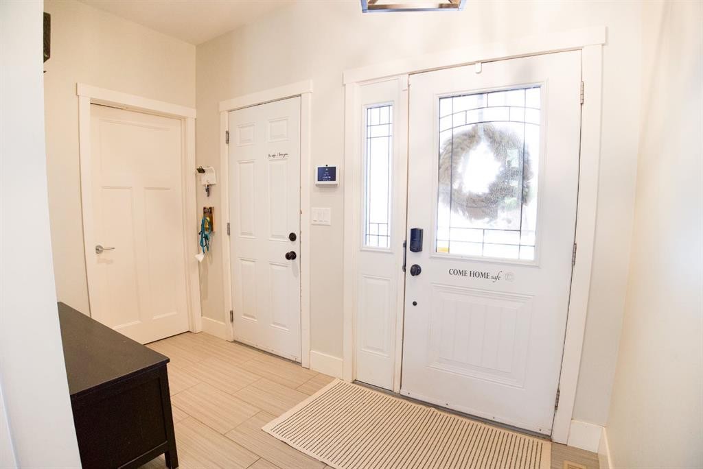 









7102


Cobb

Street,
Lacombe,




AB
T4L 1Z3

