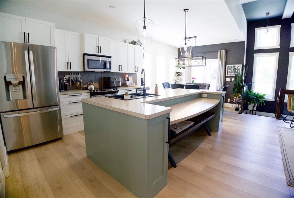 









7102


Cobb

Street,
Lacombe,




AB
T4L 1Z3

