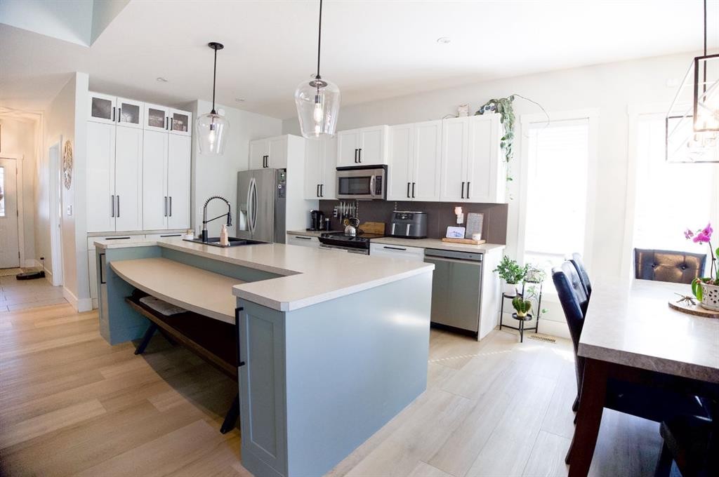 









7102


Cobb

Street,
Lacombe,




AB
T4L 1Z3

