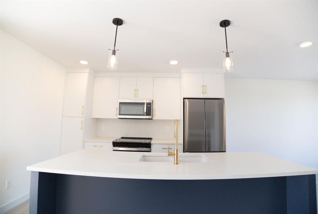 









20


Vincent

Gate,
Sylvan Lake,




AB
T4R 0H6

