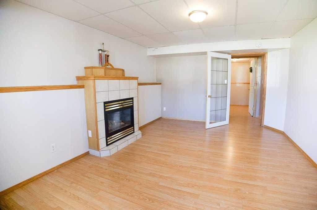 









5905


61

Avenue,
Ponoka,




AB
T4J 1T8

