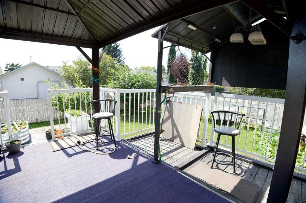 









5905


61

Avenue,
Ponoka,




AB
T4J 1T8

