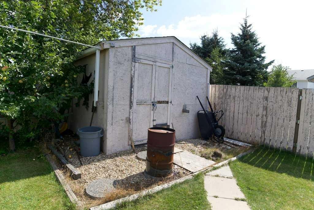 









5905


61

Avenue,
Ponoka,




AB
T4J 1T8

