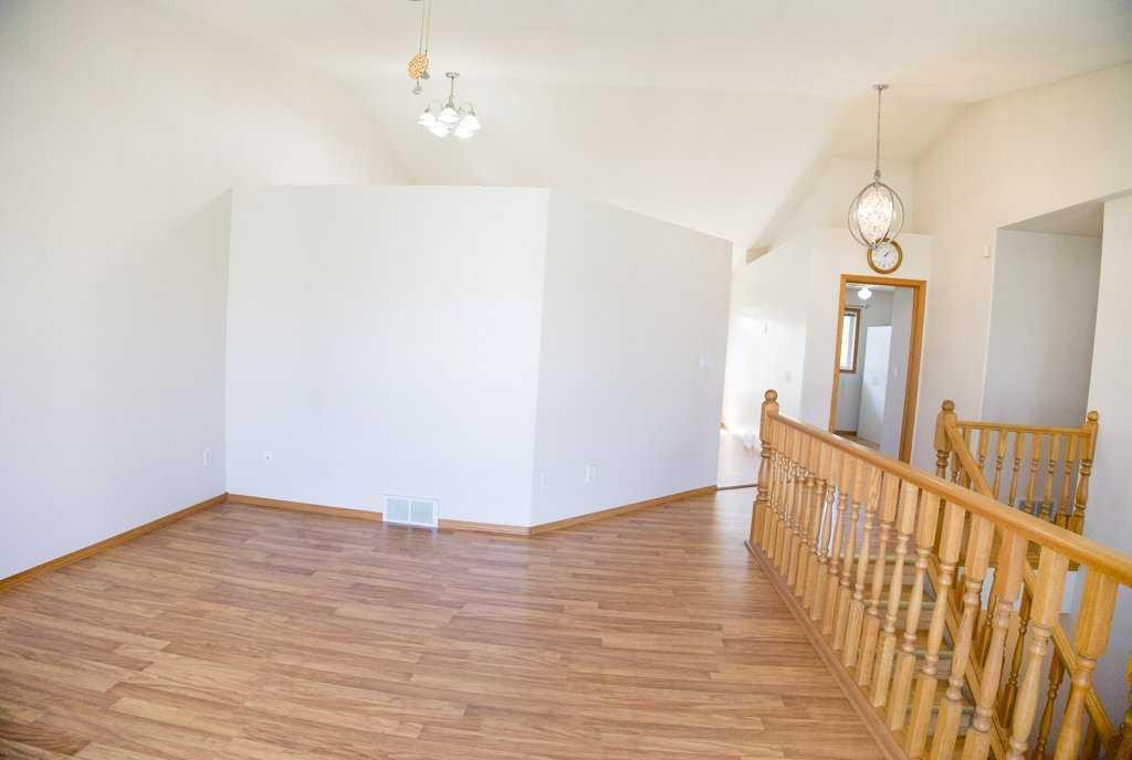 









5905


61

Avenue,
Ponoka,




AB
T4J 1T8

