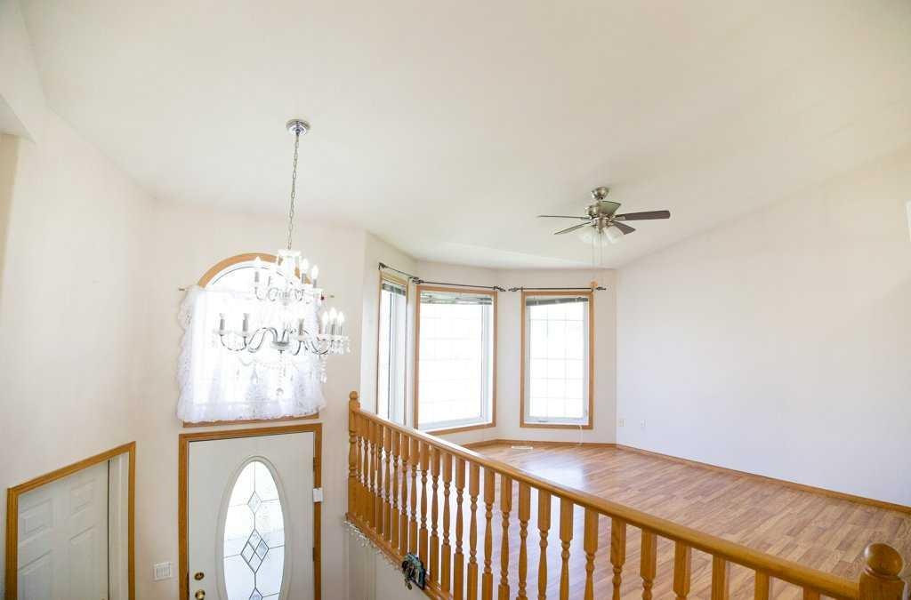 









5905


61

Avenue,
Ponoka,




AB
T4J 1T8

