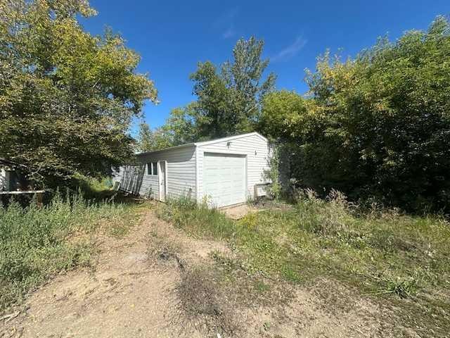 









40033


Range Road 202

,
Rural Stettler No. 6, County of,




AB
T0C 2L0

