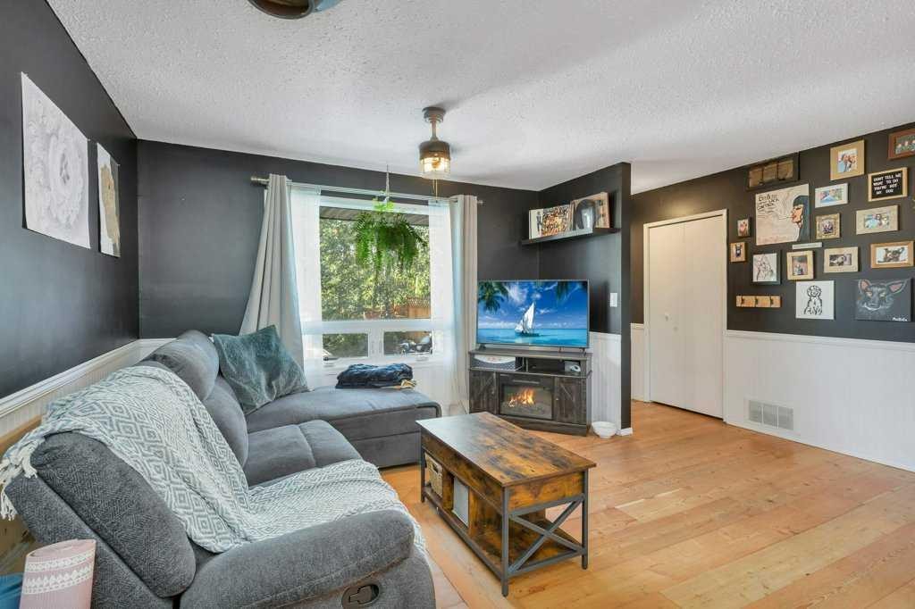 









101


Lakeview

Avenue,
Gull Lake,




AB
T4L 2N1

