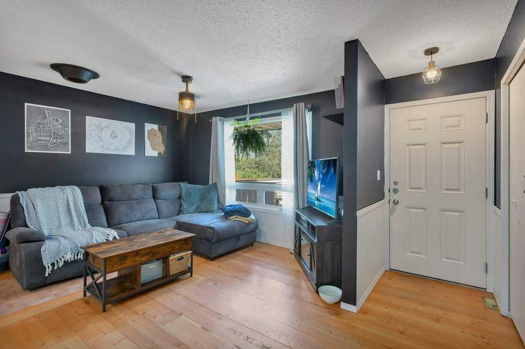 









101


Lakeview

Avenue,
Gull Lake,




AB
T4L 2N1

