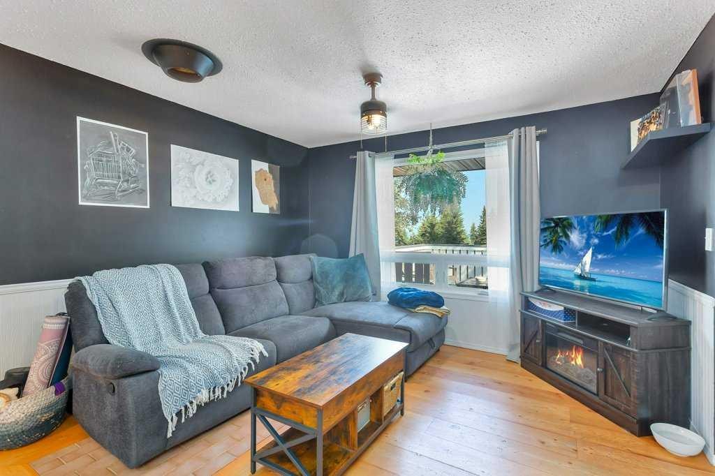 









101


Lakeview

Avenue,
Gull Lake,




AB
T4L 2N1

