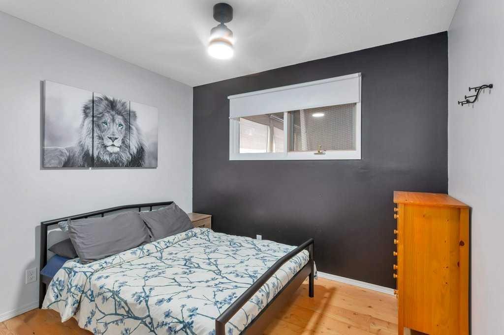 









101


Lakeview

Avenue,
Gull Lake,




AB
T4L 2N1

