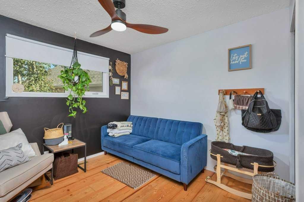 









101


Lakeview

Avenue,
Gull Lake,




AB
T4L 2N1

