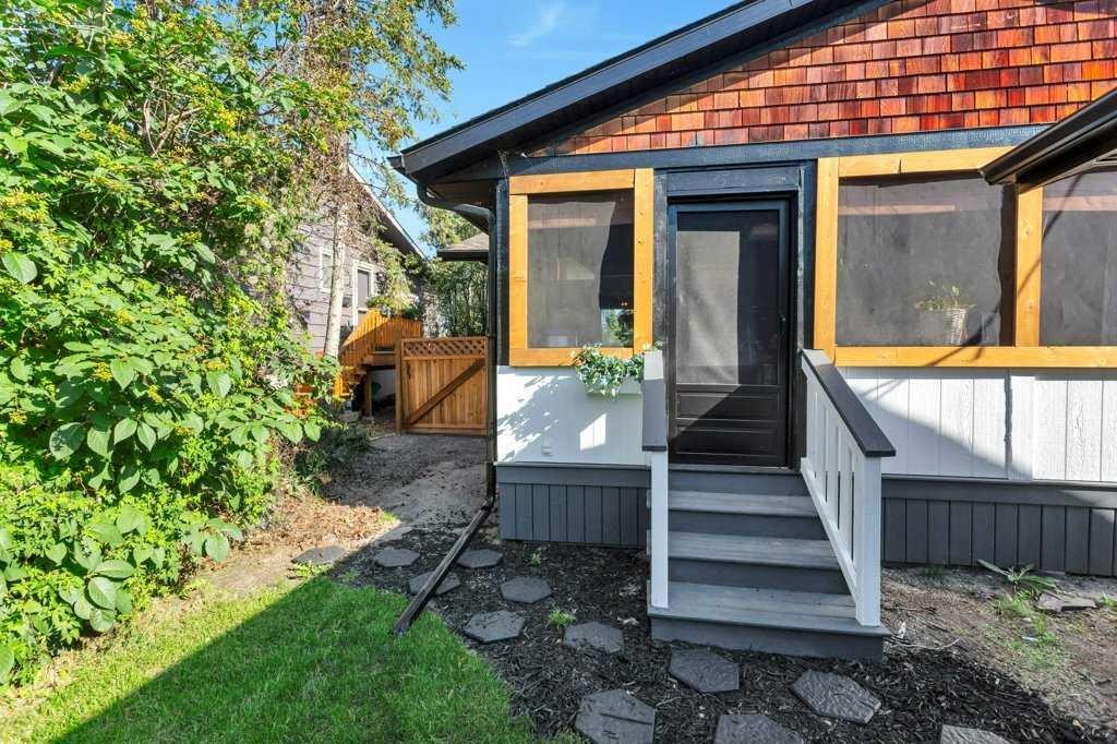 









101


Lakeview

Avenue,
Gull Lake,




AB
T4L 2N1

