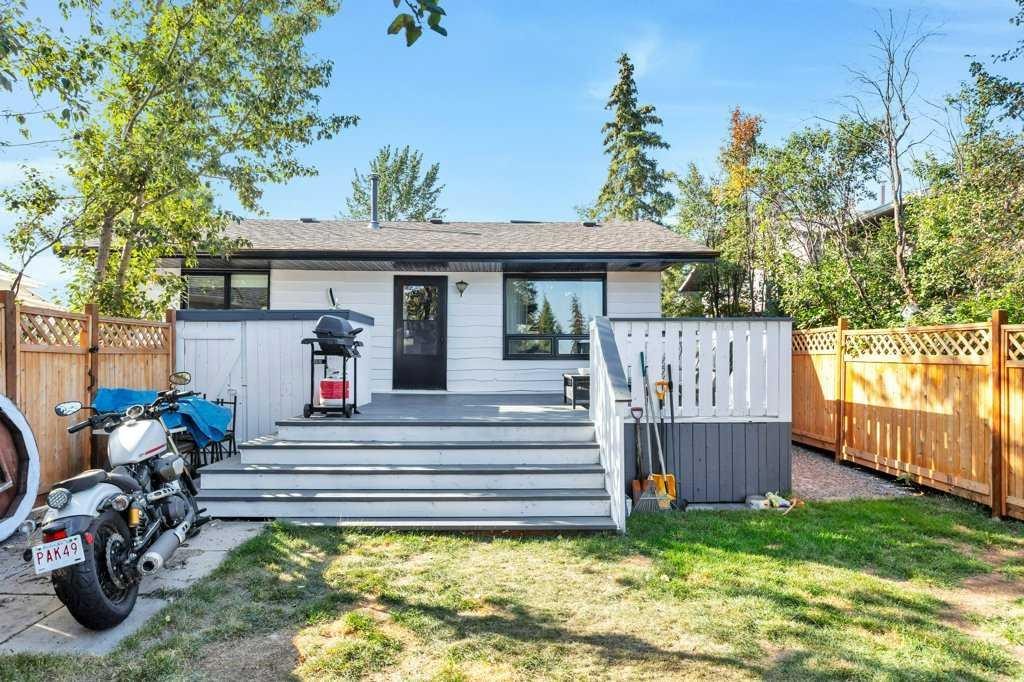 









101


Lakeview

Avenue,
Gull Lake,




AB
T4L 2N1

