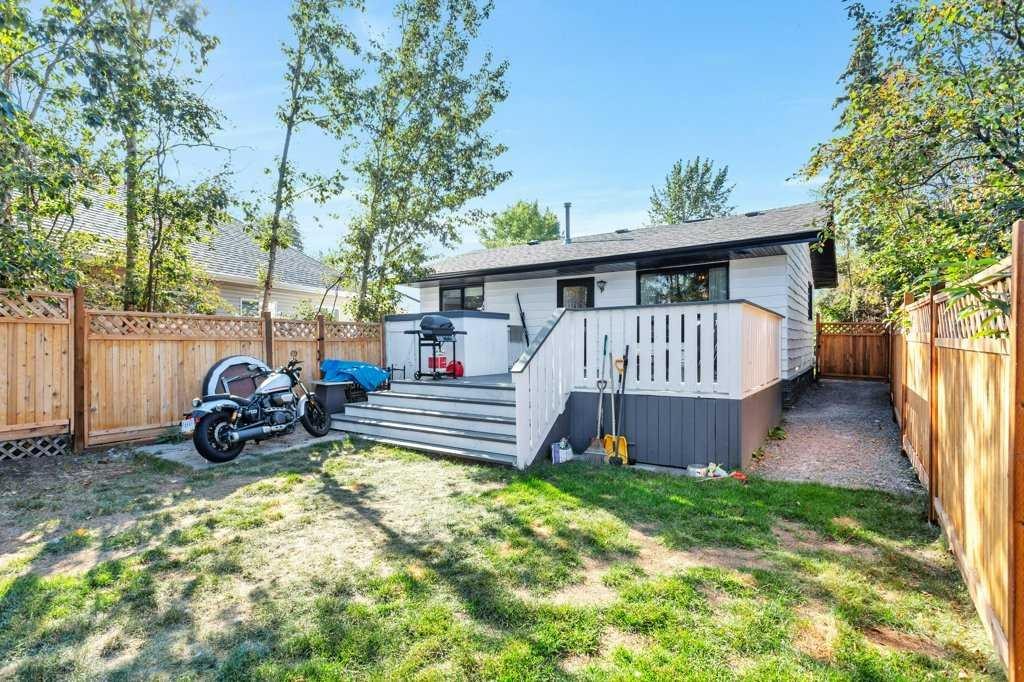 









101


Lakeview

Avenue,
Gull Lake,




AB
T4L 2N1

