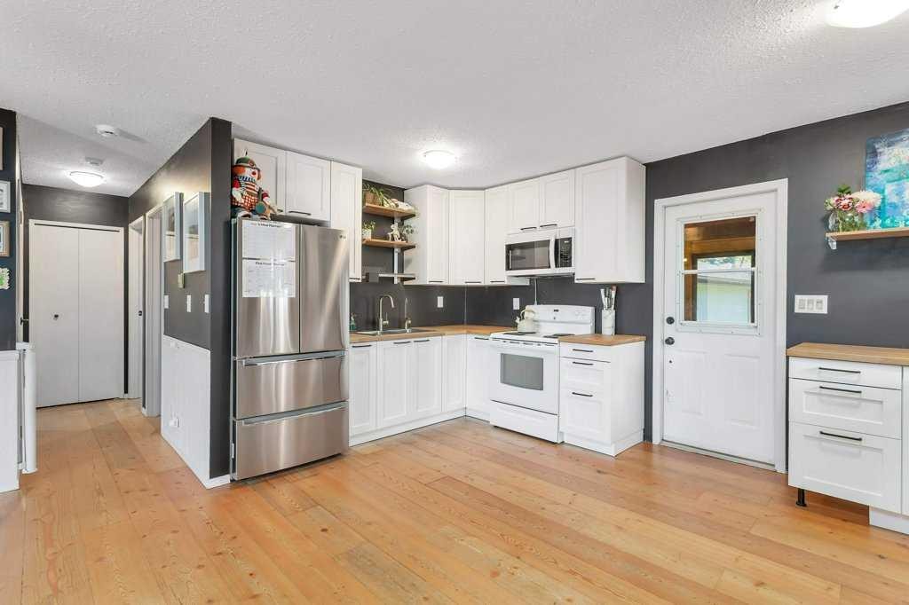 









101


Lakeview

Avenue,
Gull Lake,




AB
T4L 2N1

