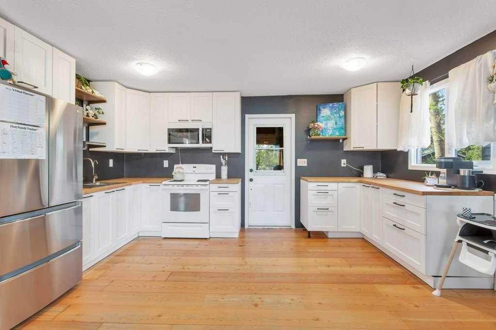 









101


Lakeview

Avenue,
Gull Lake,




AB
T4L 2N1

