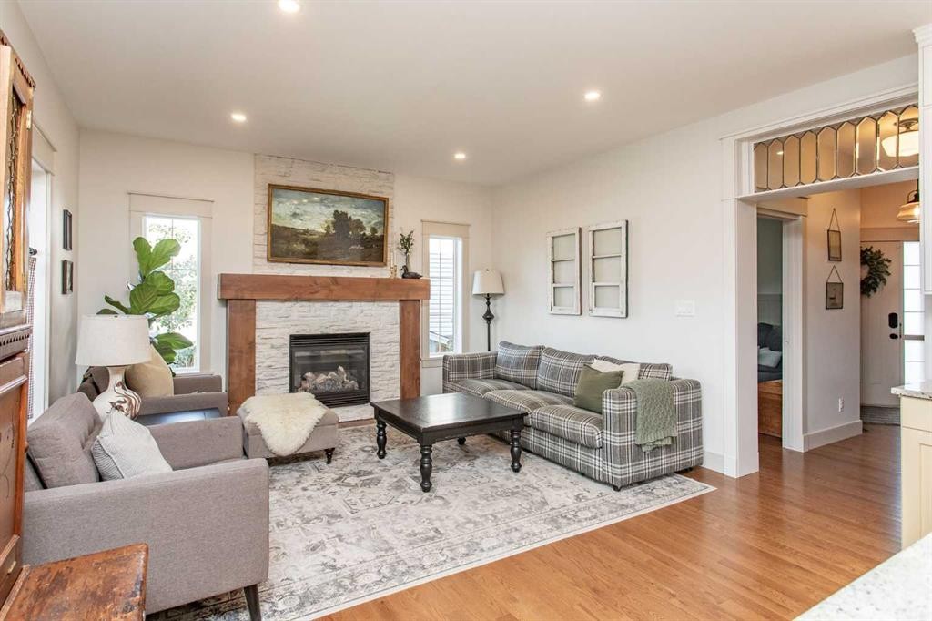 









32


Carter

Close,
Red Deer,




AB
T4P 0G5

