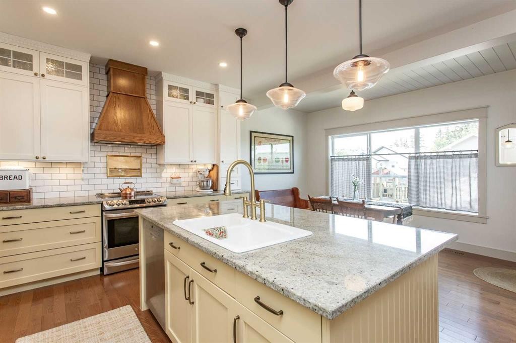 









32


Carter

Close,
Red Deer,




AB
T4P 0G5

