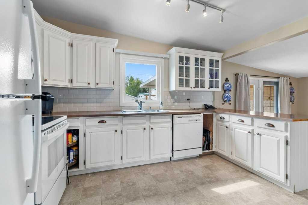 









3948


35A

Avenue,
Red Deer,




AB
T4N 2S5

