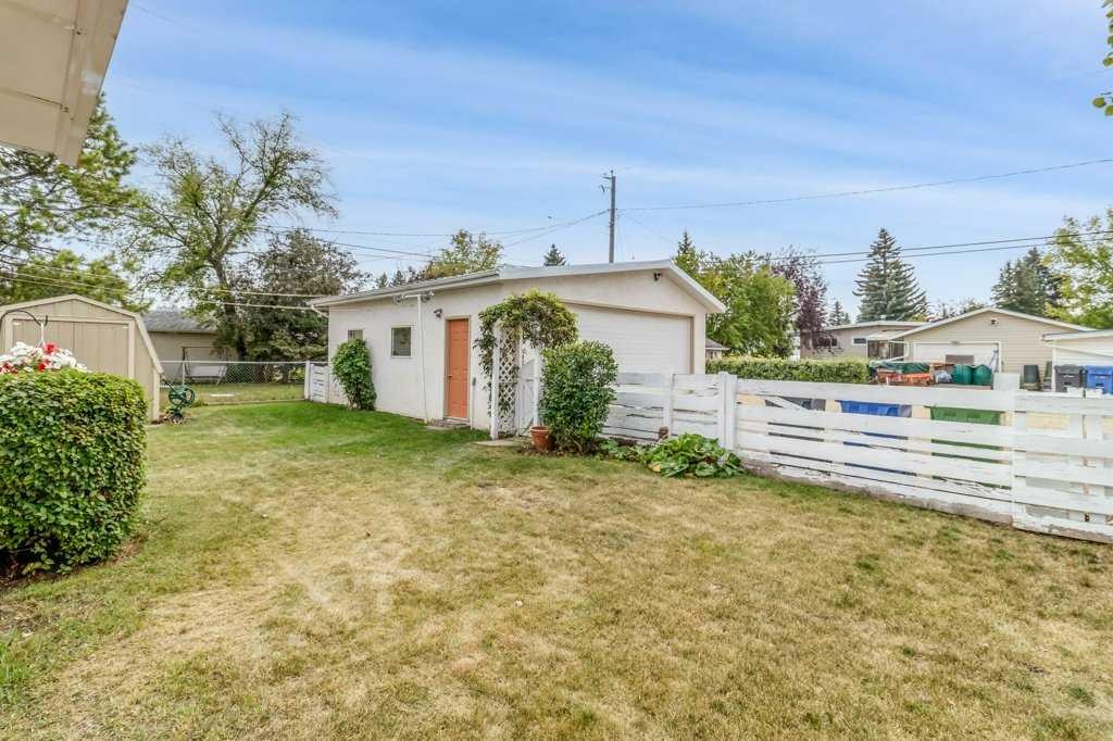 









3948


35A

Avenue,
Red Deer,




AB
T4N 2S5

