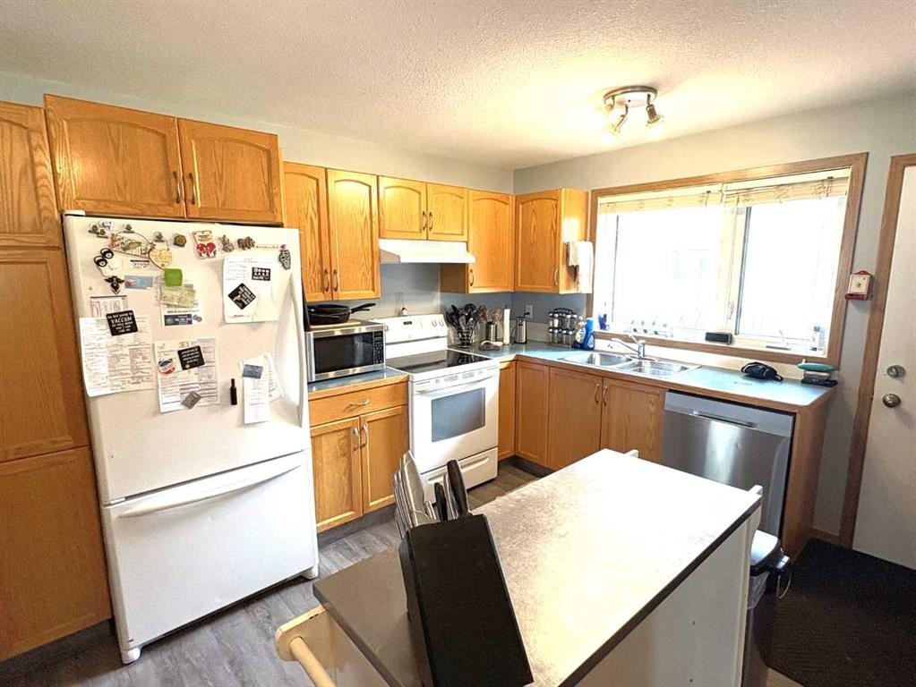 









5007


46

Avenue,
Forestburg,




AB
T0B 1N0

