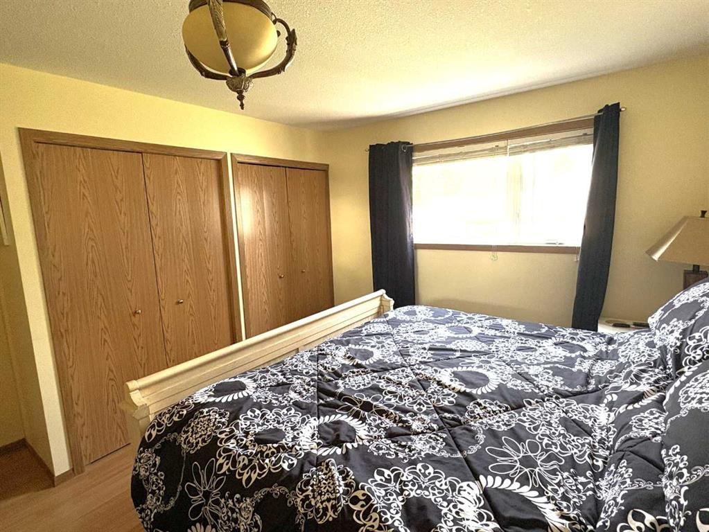 









5007


46

Avenue,
Forestburg,




AB
T0B 1N0

