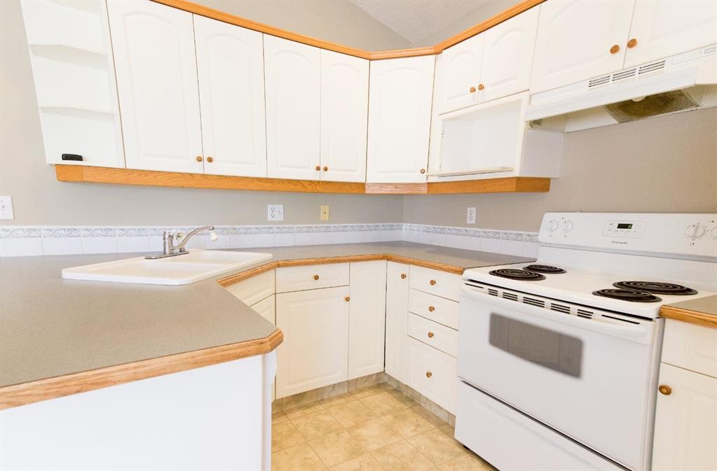 









4605


44

Street,
Sylvan Lake,




AB
T4S 1W7

