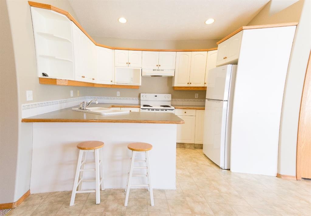 









4605


44

Street,
Sylvan Lake,




AB
T4S 1W7

