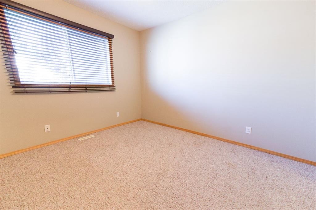 









4605


44

Street,
Sylvan Lake,




AB
T4S 1W7

