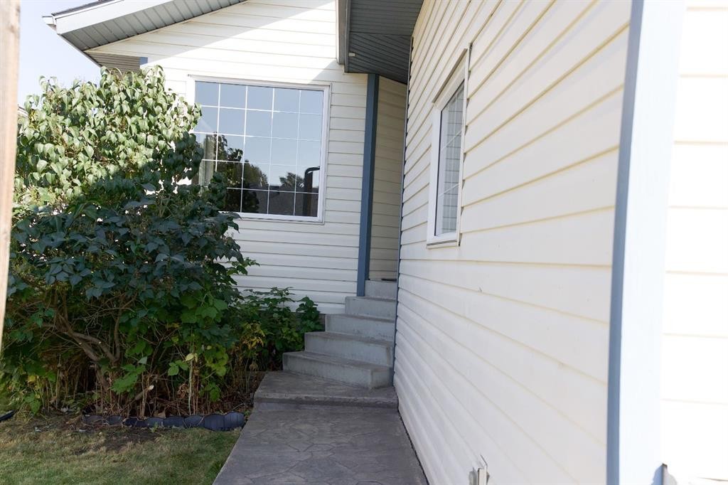 









4605


44

Street,
Sylvan Lake,




AB
T4S 1W7

