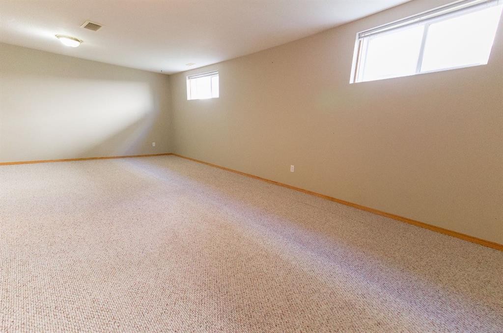 









4605


44

Street,
Sylvan Lake,




AB
T4S 1W7

